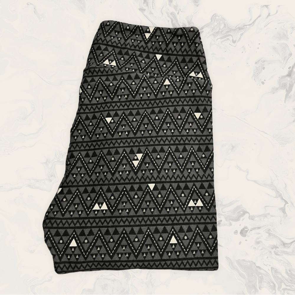 OS LuLaRoe Leggings - Aztec Black & White Print - One Size 0-12